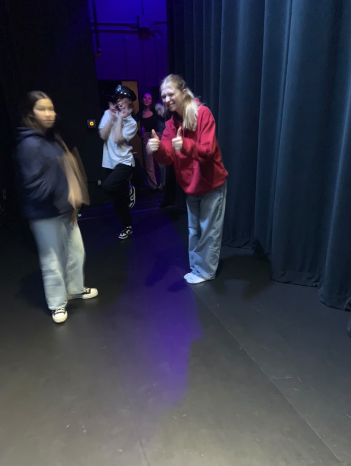 Coulisses avant un spectacle, troupe L'Iris